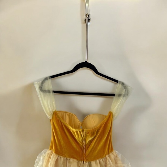 Adult Belle Halloween Costume preloved reposhing excellent condition Dollskill - Picture 2 of 8